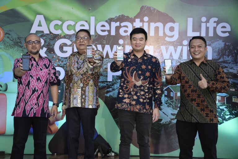 Kiri ke kanan - Sansan Alamsyah (Business Manager Qoala Plus Jawa Barat), Banua Sianturi (Senior Vice President Sales Qoala Plus), Tirto Utomo (Direktur Bisnis Qoala Plus), Adi Firman (VP Sales Qoala Plus)