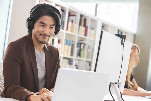 Kenapa Kesehatan Telinga Penting Saat Remote Working?