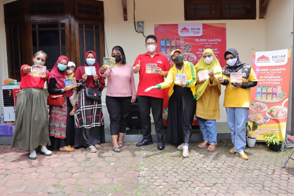 Bagikan Lauk Asli Siap Saji, Laukita Gandeng Komunitas MoM Academy