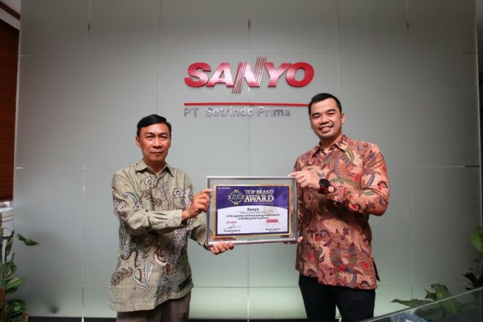 sanyo top brand award 2022 alvin iskandar ghazali sales manager sanyo