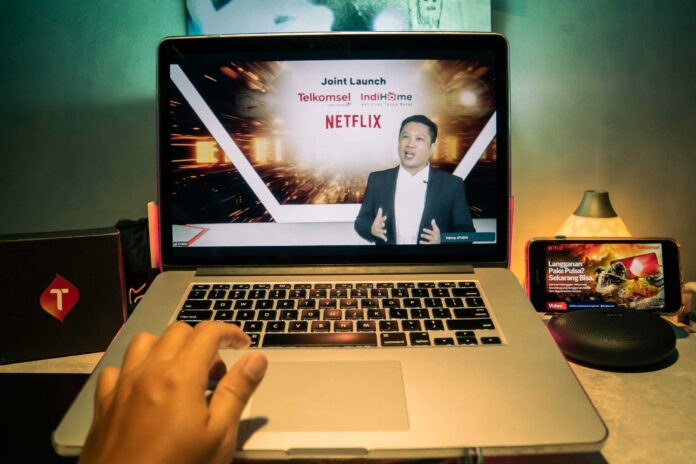 Direktur Marketing Telkomsel Derrick Heng menyambut baik kolaborasi dengan Netflix dimana pelanggan Telkomsel dapat berlangganan Netflix secara mudah dan praktis melalui paket bundling Netflix yang juga menyediakan kuota data Telkomsel.