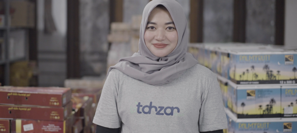 Mutiara Nisa, pemilik toko La Tahzan yang 