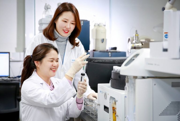 Coway Researchers at R&D Center