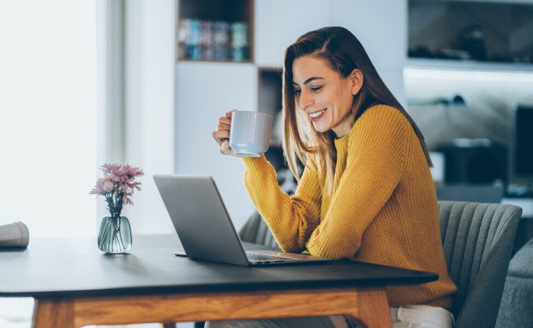 Layanan Iklan Berbayar Express Hire terdiri dari paket online, yaitu Plus dan Max yang dapat dibeli dengan menggunakan koin di platform Jobstreet Express.