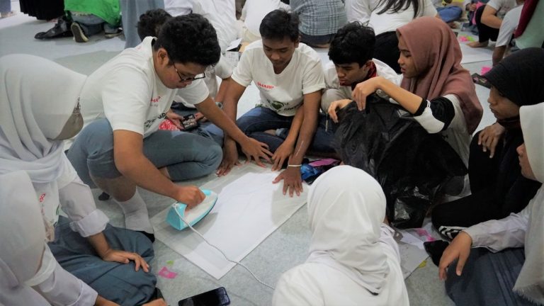 Sharp Indonesia Ajak Siswa SMAN 110 Lakukan Operasi Semut