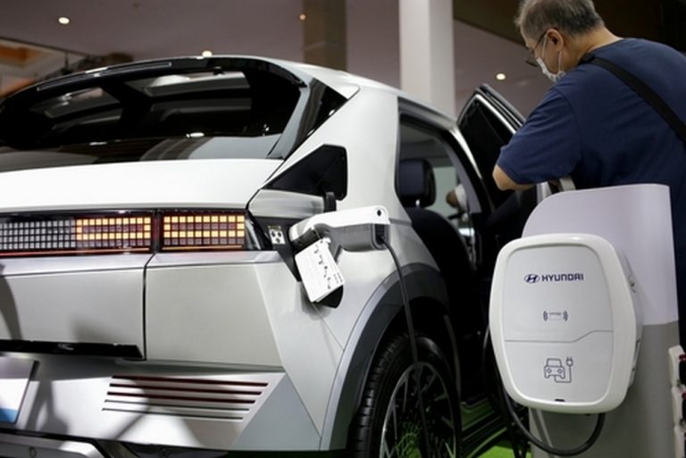illustrasi subsidi mobil listrik