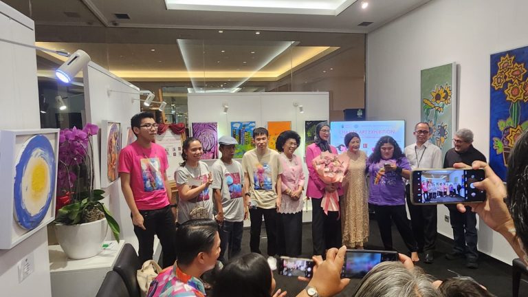 Raysha Management Team & Sunrise Art Gallery Gelar Pameran Lukisan “A Group Charity Art Exhibition”