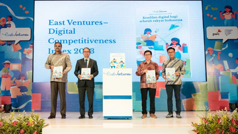 [kiri ke kanan] Radju Munusamy (Partner & NextLevel Leader PwC Indonesia), Edi Pambudi (Deputi Bid. Koordinasi Kerjasama Ekonomi Internasional, Kemenko Perekonomian) Metta Dharmasaputra (Co-Founder & CEO Katadata), dan Willson Cuaca (Co-Founder & Managing Partner East Ventures) pada peluncuran East Ventures - Digital Competitiveness Index 2023 di Jakarta, 5 April 2023