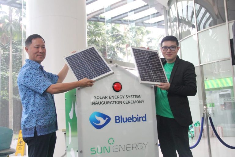 Gandeng SUN Energy, Bluebird Implementasi PLTS Guna Wujudkan Komitmen 50:30 