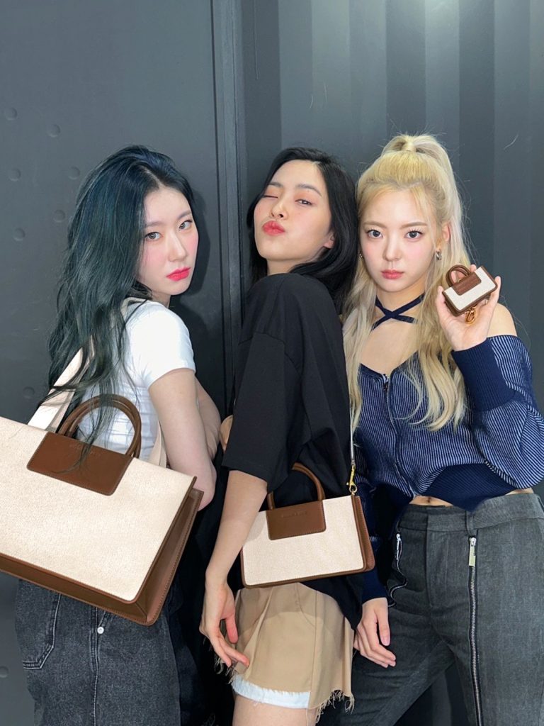 CHARLES & KEITH dan ITZY Meluncurkan Koleksi ITZ MINE Terbaru