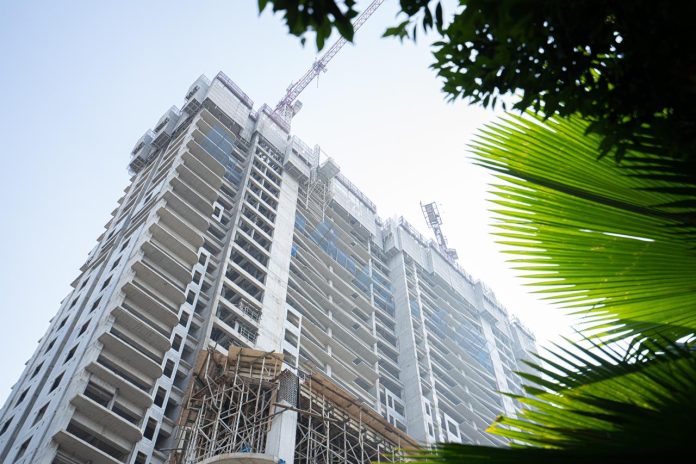 Topping off Apartemen Antasari Place