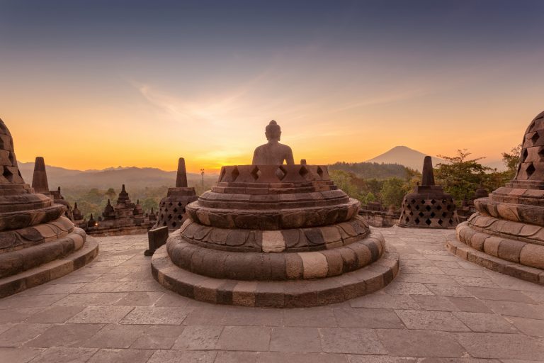 Soal Larangan Naik ke Teras Candi Borobudur, Masyarakat: Perlu Dirawat dan Dijaga