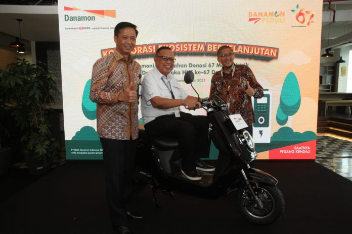 Rayakan HUT ke-67, Danamon Donasi 67 Motor Listrik