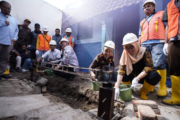 Krakatau Sarana Properti Dukung Program Bedah Rumah di Kota Cilegon