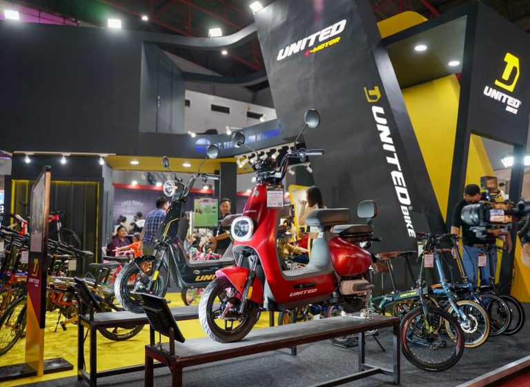 Motor pedal (moped)