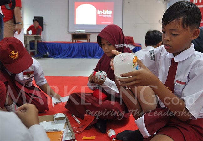 (Foto) in-Lite LED #TerangIndonesia Donasikan 810 Lampu di Pulau Untungjawa