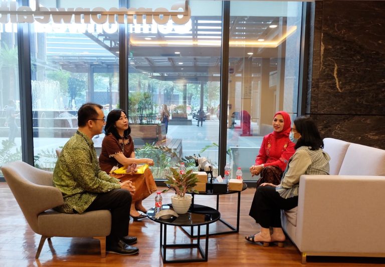 Hari Pelanggan Nasional 2023, Direksi Bank Commonwealth Terjun Langsung Layani Nasabah