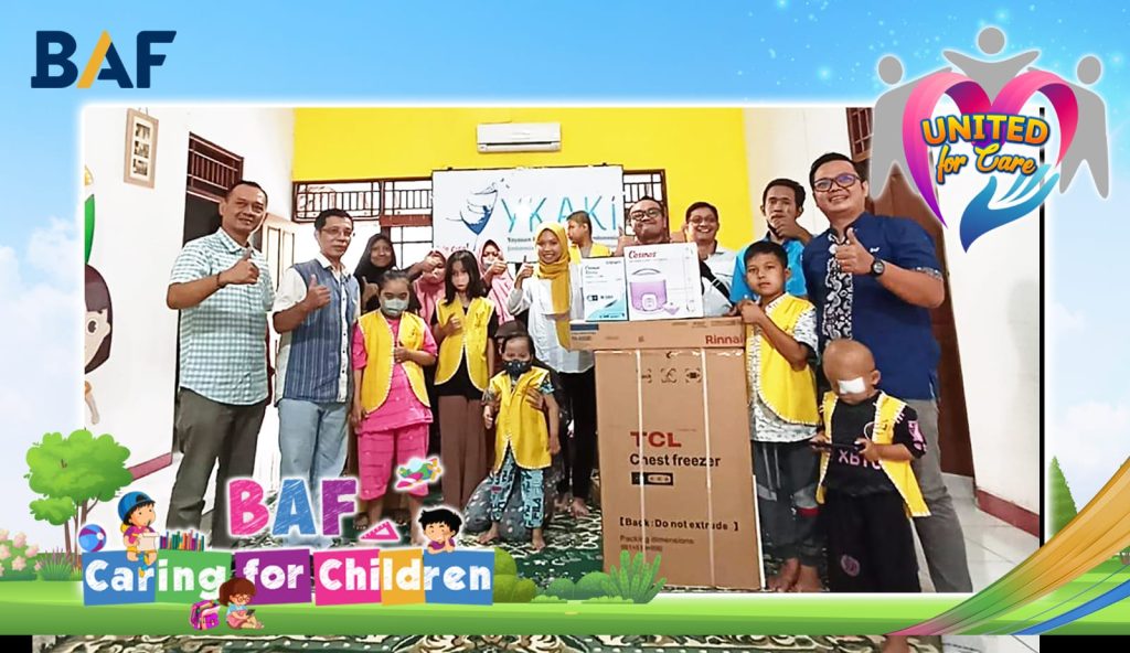 (Insert KV Jimmy Iskandar (HR & GA Associate Director BAF) bersama BAFers dan anak-anak Panti Asuhan Bina Remaja Mandiri makan siang dan menyerahkan donasi di KFC Gunawarman, Jakarta)