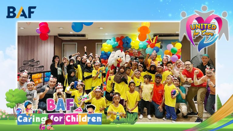 (Insert KV Jimmy Iskandar (HR & GA Associate Director BAF) bersama BAFers dan anak-anak Panti Asuhan Bina Remaja Mandiri makan siang dan menyerahkan donasi di KFC Gunawarman, Jakarta)