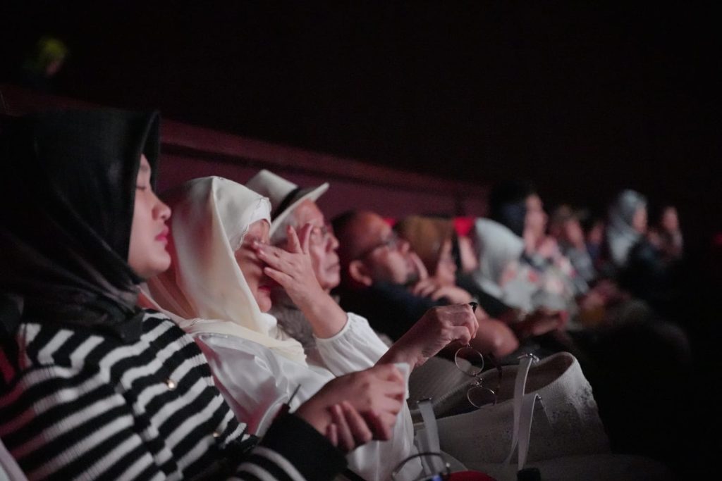 Gala Premiere Satu Hari Dengan Ibu (SAHDU): Tak Kuat Menahan Haru, Penonton Nangis Berjamaah 