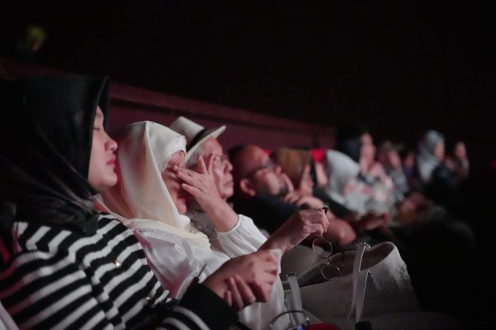 Gala Premiere Satu Hari Dengan Ibu (SAHDU): Tak Kuat Menahan Haru, Penonton Nangis Berjamaah