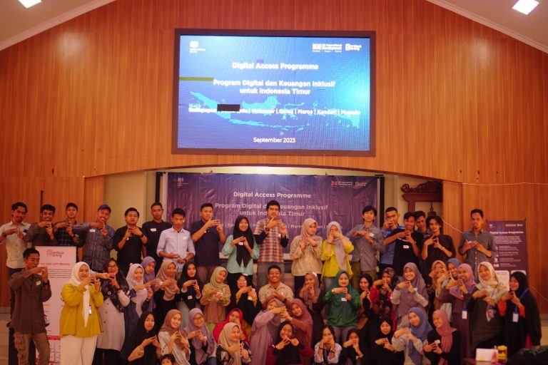 Kedubes Inggris Jakarta & BerdayaBareng Selenggarakan Pelatihan Literasi Digital di Indonesia Timur