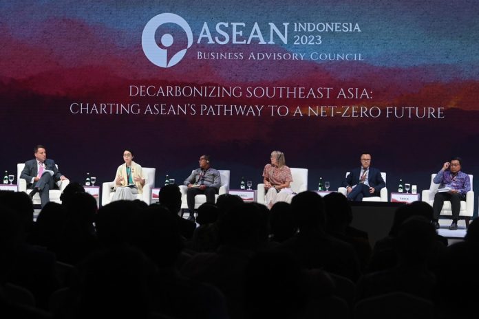 President of KBank Pipit Aneaknithi berama pembicara diskusi panel dalam ABIS 2023