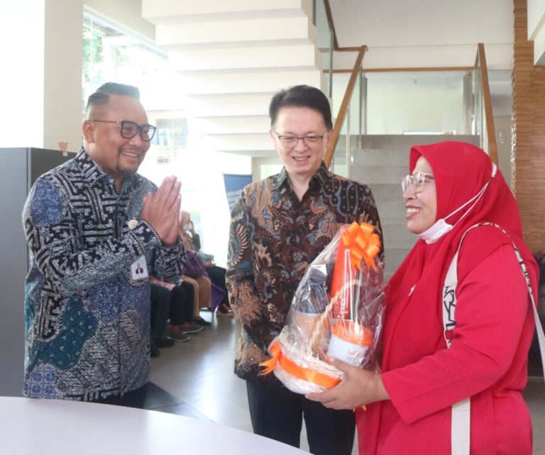 Hari Pelanggan Nasional, Jajaran Direksi Bank BTPN Layani Nasabah