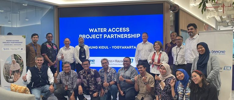 Endress+Hauser Indonesia, Danone Indonesia dan LPTP bekerja sama menghadirkan akses air bersih di desa Giricahyo Gunung Kidul.