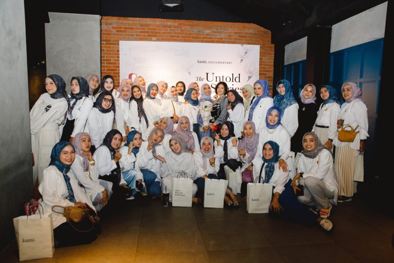 Kami Refleksikan Perjalanan Fashion Show di Paris dan London Melalui Film Dokumenter