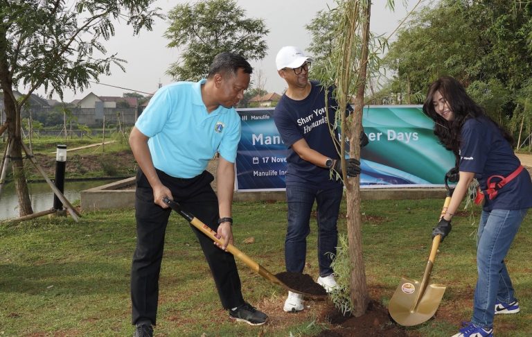 Manulife Indonesia Sosialisasikan Lingkungan di Waduk Lebak Bulus