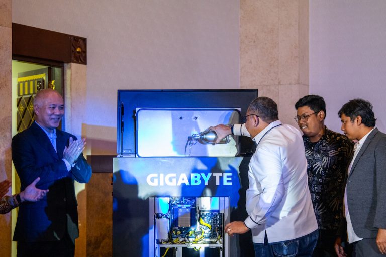 Shell Meluncurkan Teknologi Pendingin Cairan Imersi untuk Efisiensi Energi Pusat Data
