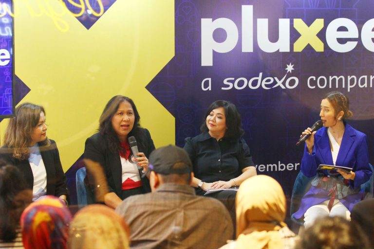 KiKa: Marketing & Merchant Director Pluxee Indonesia, Theresia Lilya; Chief Executive Officer Pluxee Indonesia, Kiki Randall dan Director Strategic Marketing Services Kawan Lama Group, Adeline Ausy Setiawan dalam sesi talkshow Transformasi Sodexo Benefit & Reward Services (BRS) menjadi Pluxee