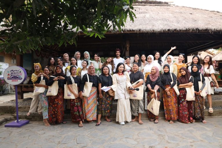 Berbagi Perubahan Positif, Marina Hadirkan Marina Beauty Journey 2023 di Lombok
