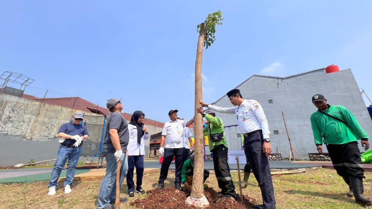 Trinseo Volunteer Day Dorong Inisiasi Penghijauan Lingkungan Melalui Penanaman Pohon dan Edukasi Sampah