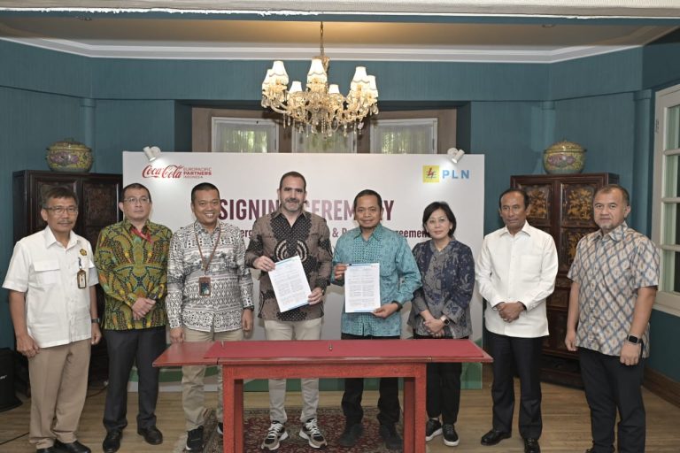 CCEP Indonesia Berkomitmen Dukung Energi Terbarukan melalui Pembelian 90.211 Unit REC dari PLN