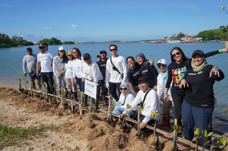 Gandeng Seasoldier, PIS Gelar Literasi Kelautan dan Penanaman Mangrove di Bali
