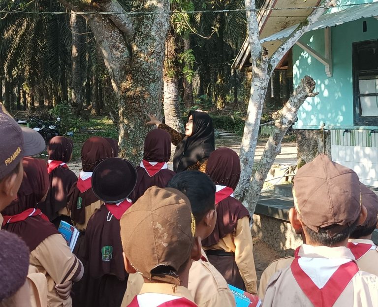 PSF Melalui Guru Binar, Sukses Membuat Krisdiana Menjadi Guru Favorit Bagi Muridnya