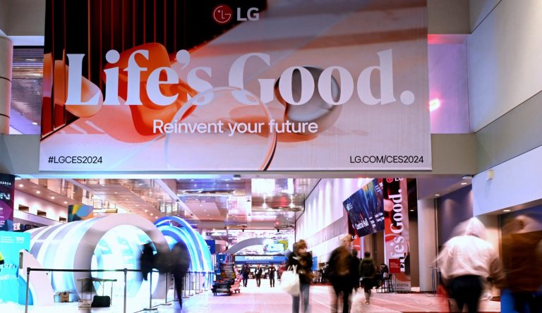 LG Pamerkan Inovasi Terkini di CES 2024: “Solusi Hidup Cerdas” untuk Masa Depan yang Lebih Baik