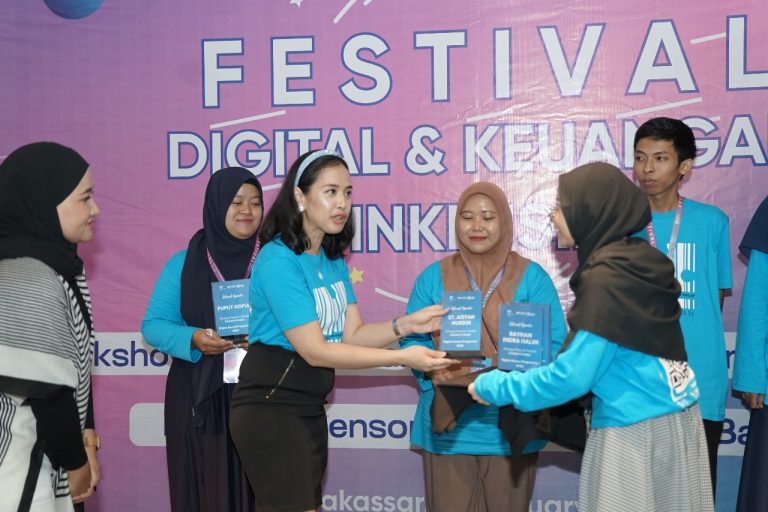 Program Akses Digital Pemerintah Inggris Membantu Literasi Digital dan Keuangan di Indonesia Timur