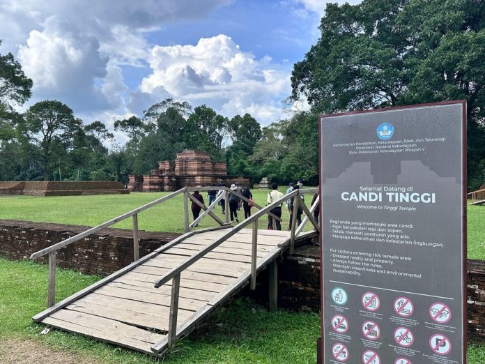 candi muaro