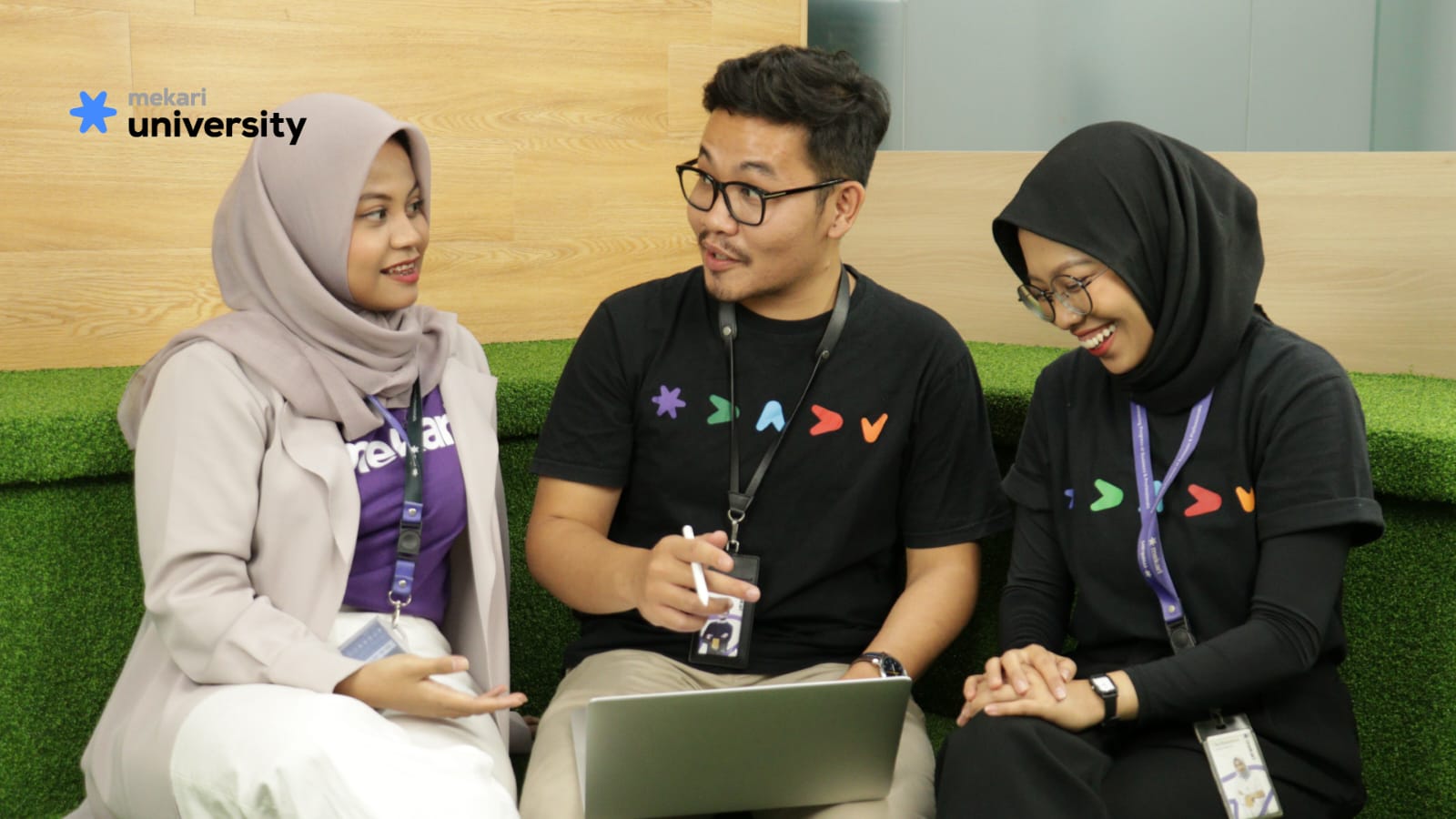 Keunggulan platform kursus online terletak di fleksibilitas serta kemudahan akses, di mana para peserta bisa mendaftar dan mengikuti ragam kursus kapan saja dan dari mana saja.