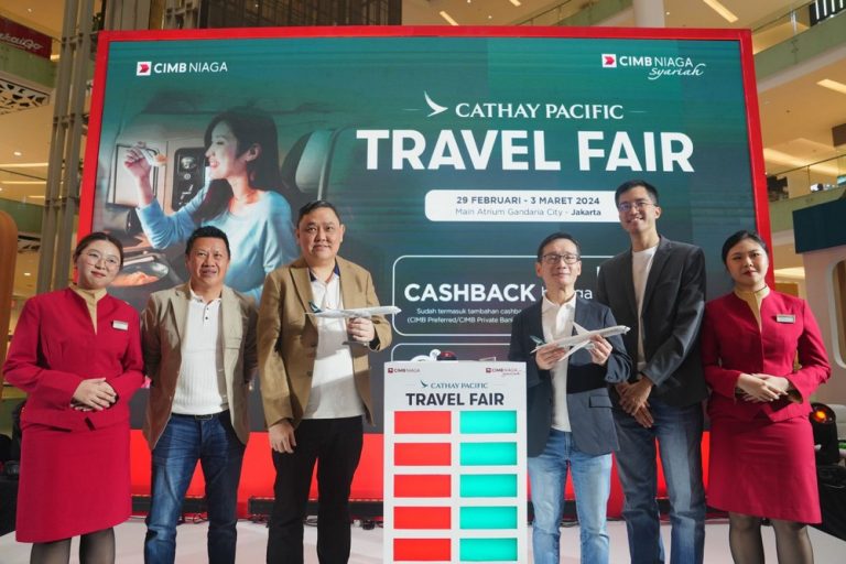 CIMB Niaga Gelar Cathay Pacific Travel Fair 2024