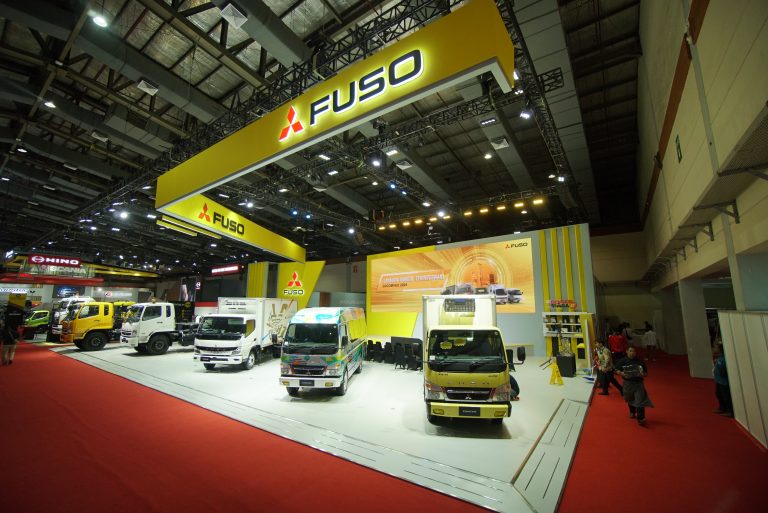 Mitsubishi Fuso Memperkenalkan 5 Line Up Truk Unggulan di GIICOMVEC 2024