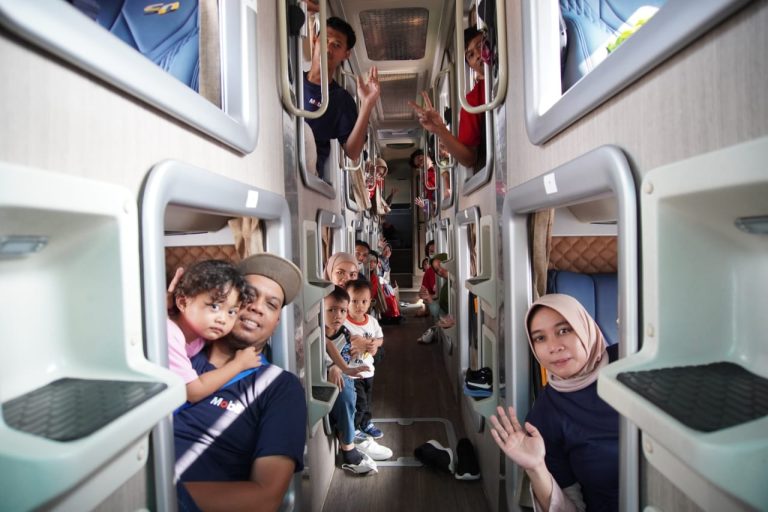 PT EMLI Manjakan Mekanik Mudik Dengan Bus Sleeper