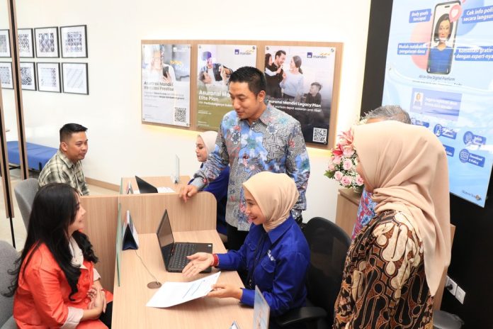 Pelayanan kepada nasabah oleh AXA Mandiri