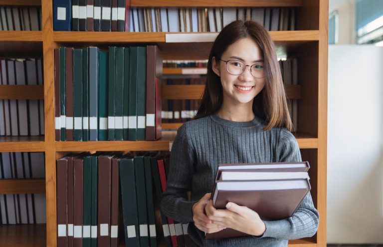 Mau Kuliah tapi Kesulitan Dana? Yuk, Ikut Program Helping Leaders