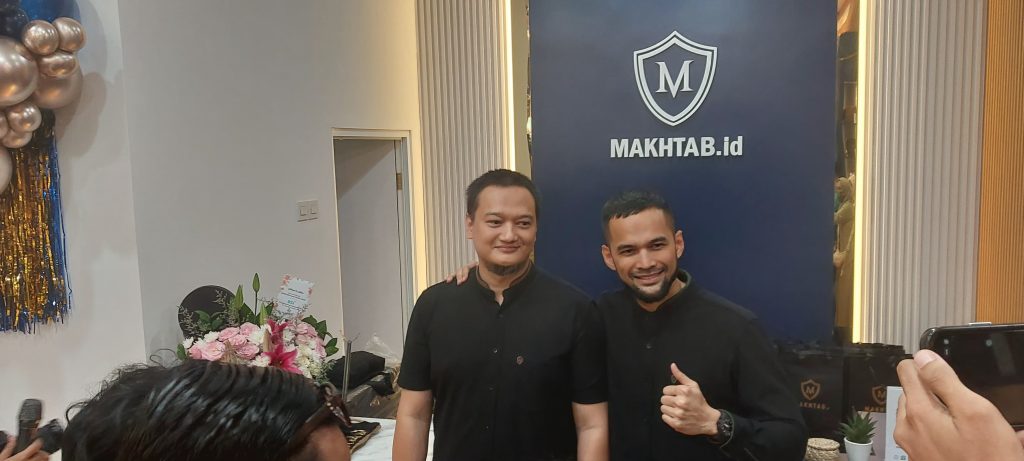 Founder Makhtab Teuku Moh Rizky Rivolsa dan Brand Ambassador Makhtab Teuku Wisnu