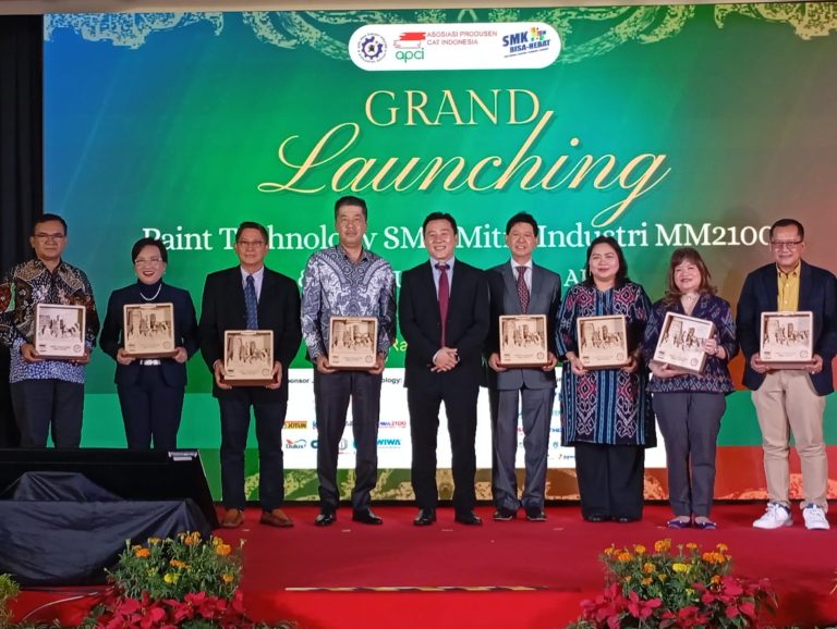 APCI Wujudkan Pendidikan Paint Technology di SMK Mitra Industri MM2100