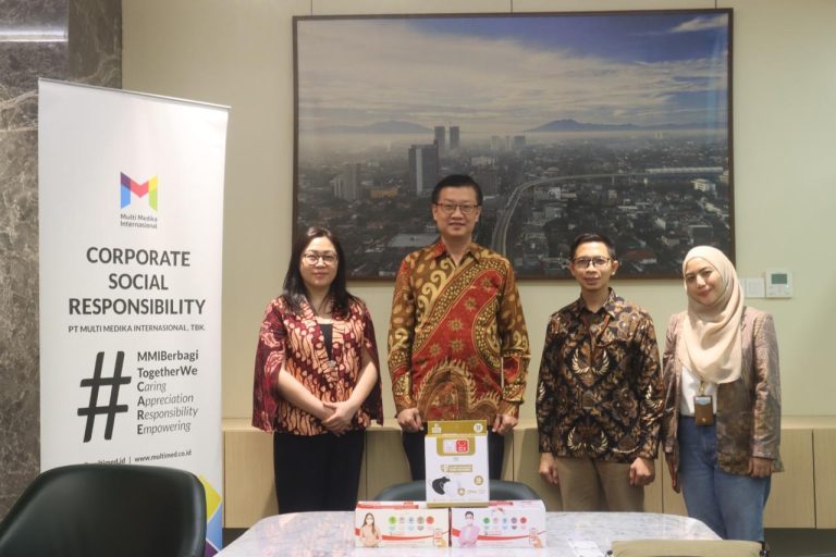 MMI Mendonasikan 20 Ribu Masker ke Pengguna Jasa MRT Jakarta